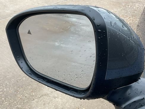 New 2025 Nissan Kicks SR image 10