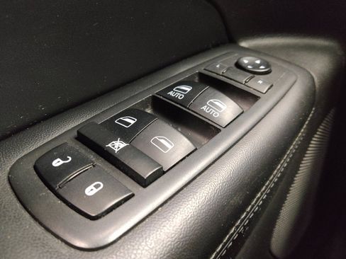 Used 2018 Jeep Grand Cherokee Limited image 27