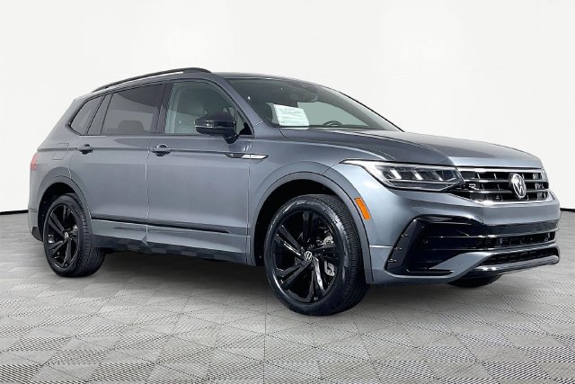 Used 2023 Volkswagen Tiguan SE R-Line FWD image 3