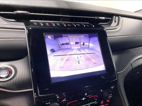 Used 2025 Jeep Grand Cherokee L Altitude RWD image 28