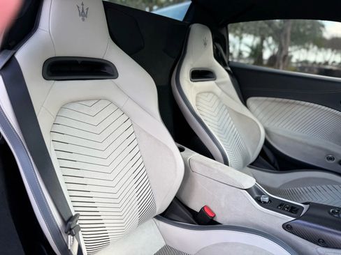 Used 2023 Maserati MC20 Spyder image 17