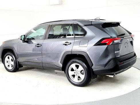 Used 2020 Toyota RAV4 XLE w/ Convenience Package image 4