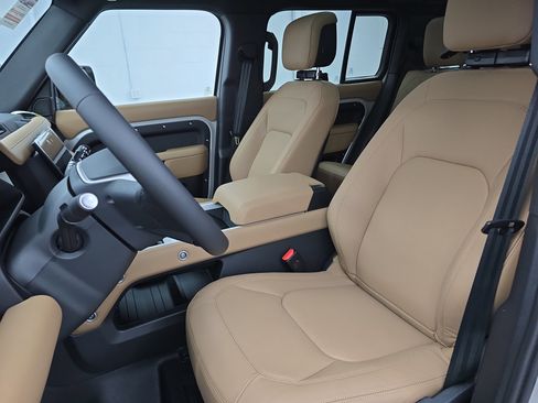 New 2026 Land Rover Defender 110 X-Dynamic SE image 14