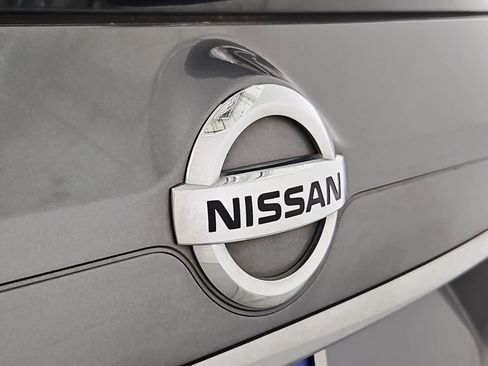 Used 2017 Nissan Rogue SL image 11