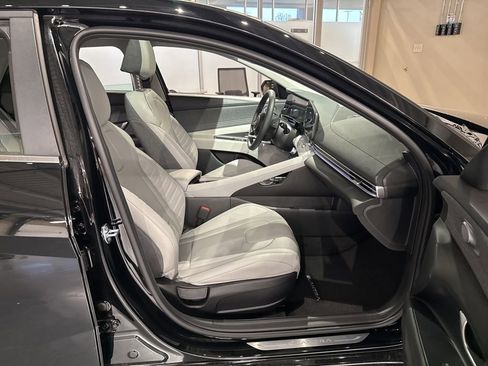 New 2026 Hyundai Elantra Limited FWD image 24