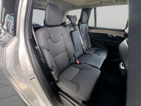 Used 2025 Volvo XC90 B5 Plus AWD/4WD image 18
