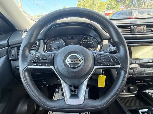 Used 2017 Nissan Rogue S FWD image 12