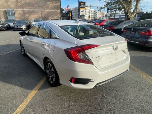Used 2018 Honda Civic EX image 5