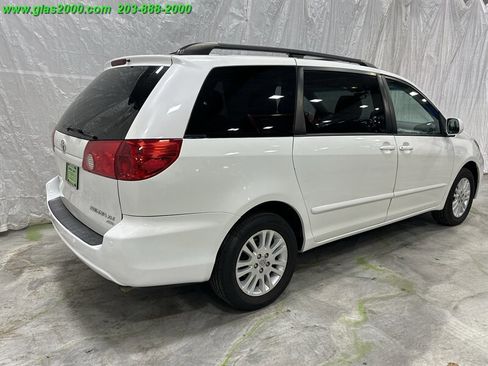 Used 2009 Toyota Sienna XLE image 8
