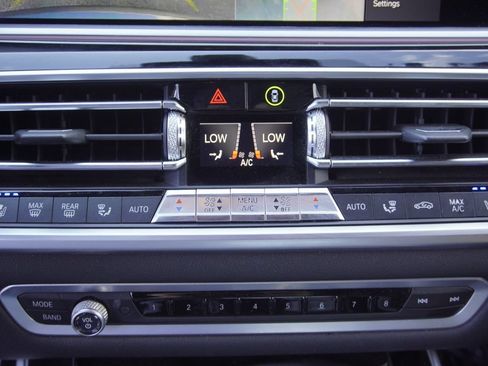 Used 2019 BMW X7 xDrive50i w/ M Sport Package AWD/4WD image 23