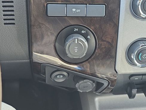 Used 2016 Ford F350 Platinum w/ Snow Plow Prep Package image 28