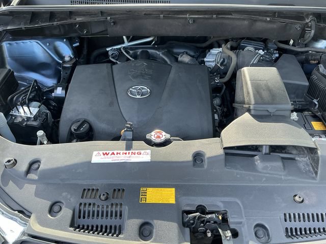 Used 2018 Toyota Highlander XLE AWD/4WD image 24