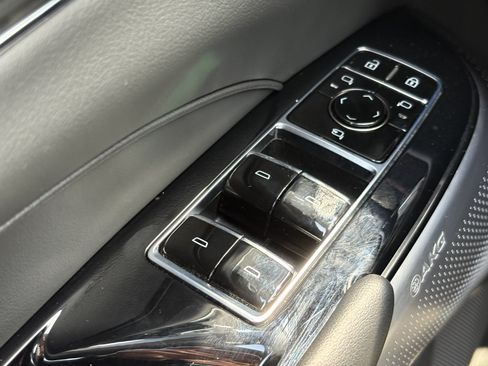 Used 2024 Cadillac Lyriq Luxury AWD/4WD image 32