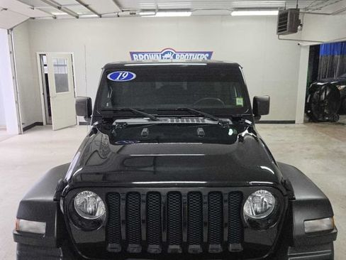 Used 2019 Jeep Wrangler Unlimited Sport S AWD/4WD image 7