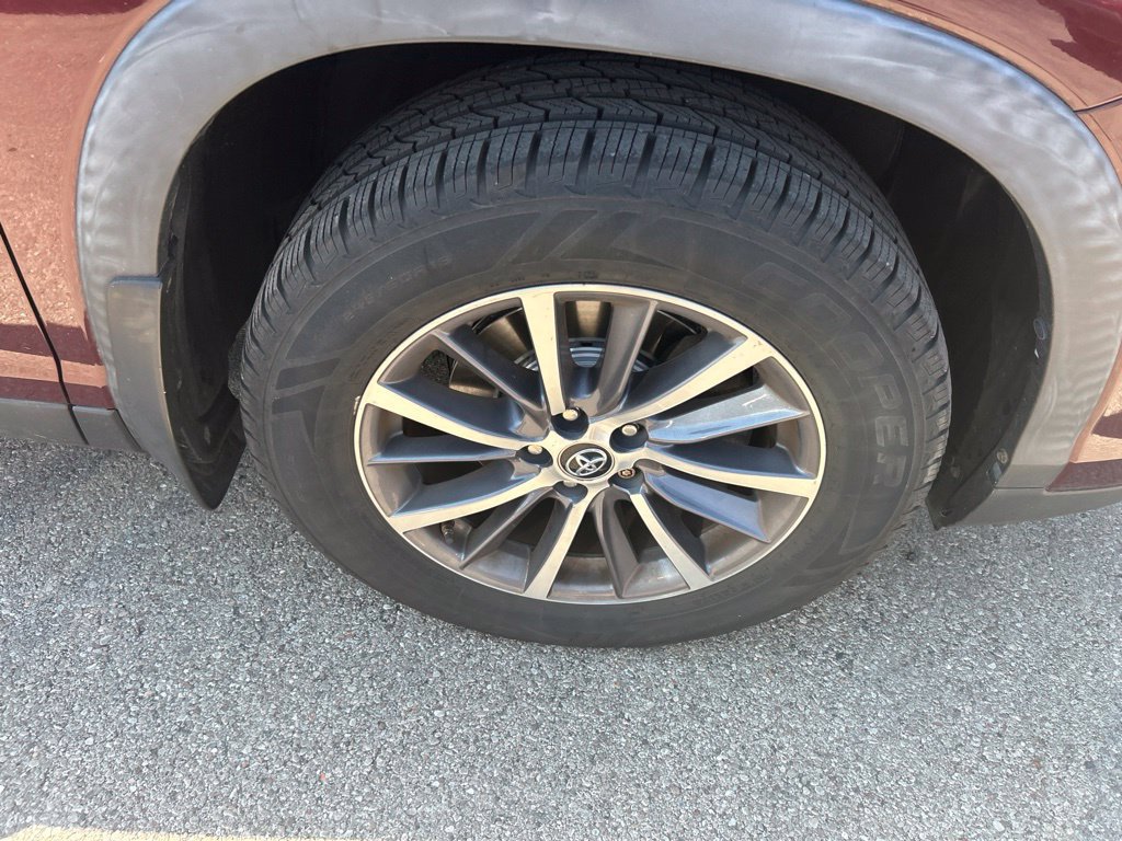 Used 2019 Toyota Highlander XLE AWD/4WD image 17