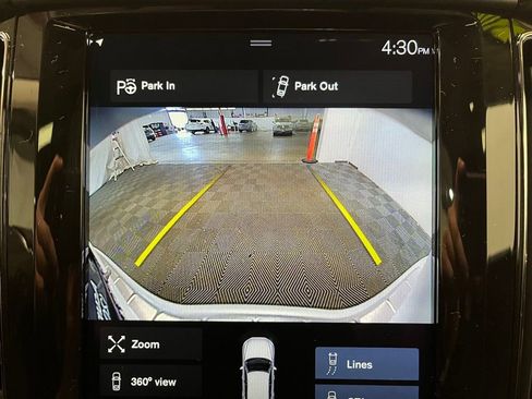 Used 2018 Volvo XC60 T8 Inscription w/ Luxury Seat Package AWD/4WD image 8