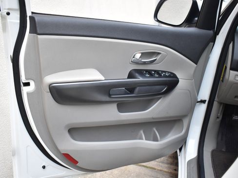 Used 2018 Kia Sedona L FWD image 16