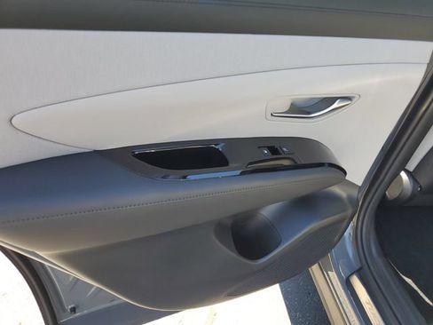 Used 2025 Hyundai Tucson Limited AWD/4WD image 16