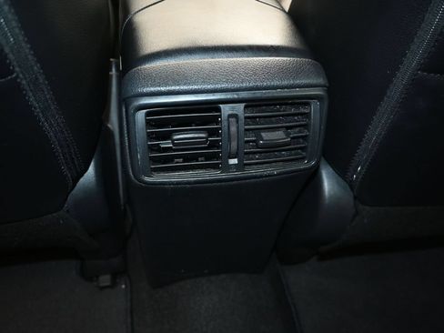 Used 2018 Nissan Rogue SL FWD image 17