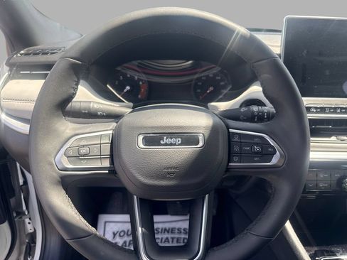Used 2025 Jeep Compass Limited AWD/4WD image 14
