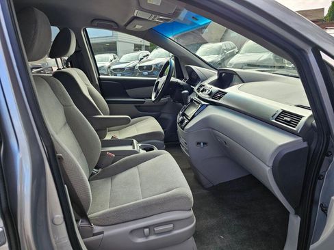 Used 2016 Honda Odyssey SE image 12