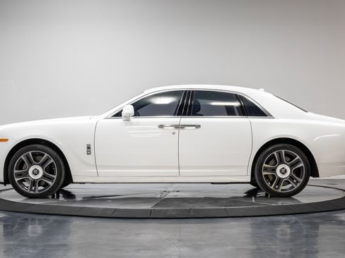Used 2016 Rolls-Royce Ghost image 24