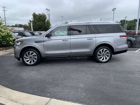 Used 2024 Lincoln Navigator L Reserve AWD/4WD image 5