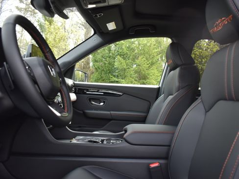 New 2025 Honda Pilot TrailSport image 13