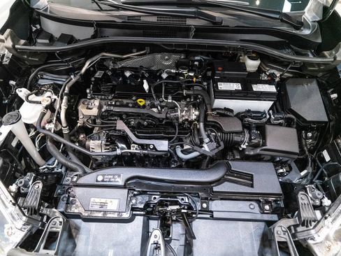 Used 2025 Toyota Corolla Cross LE FWD image 31