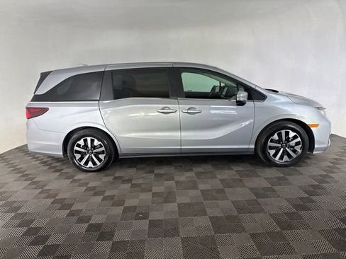 Certified 2025 Honda Odyssey EX-L image 4