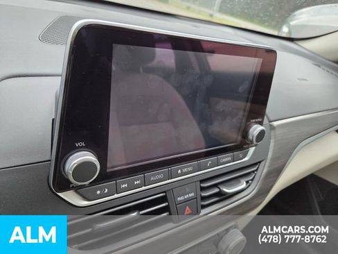 Used 2025 Nissan Altima 2.5 SV FWD image 6
