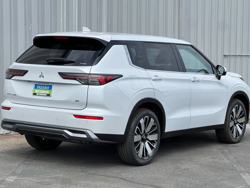 New 2026 Mitsubishi Outlander SE AWD/4WD image 5