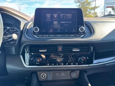 Used 2023 Nissan Rogue SL image 49