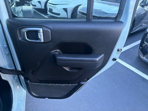 Used 2024 Jeep Wrangler Unlimited Sport AWD/4WD image 12
