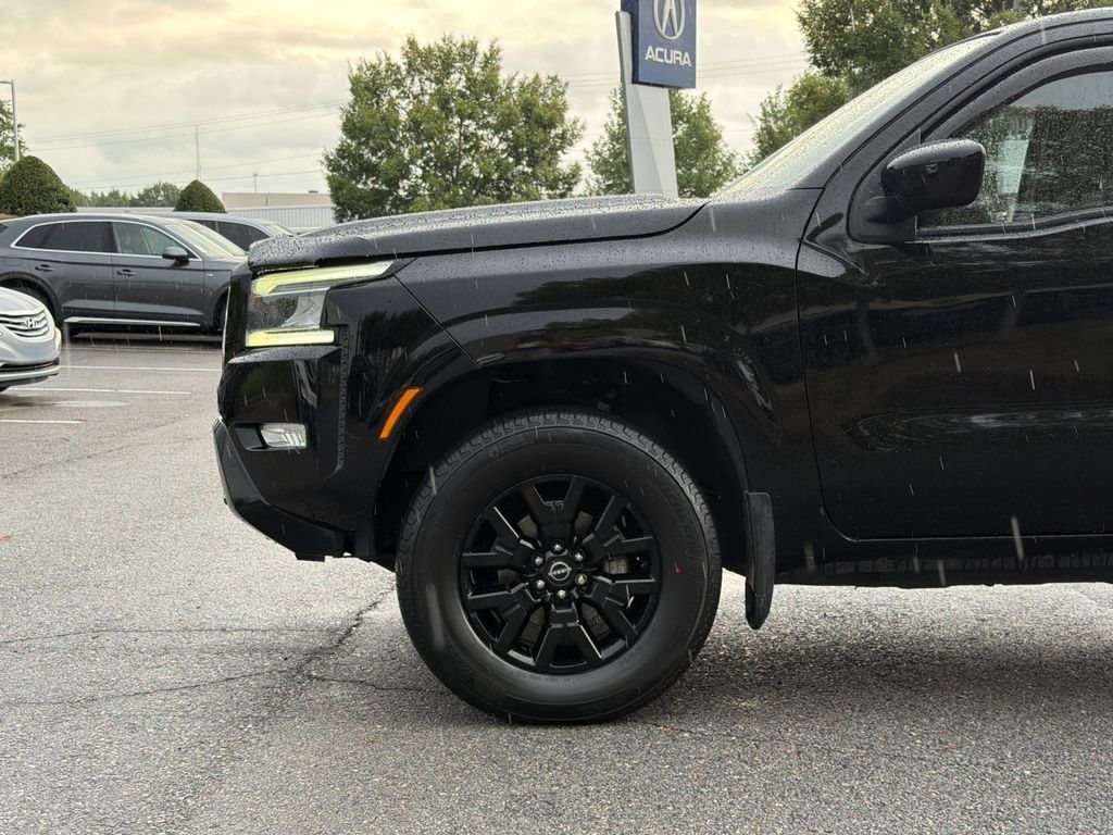 Used 2023 Nissan Frontier SV w/ Midnight Edition Package AWD/4WD image 9