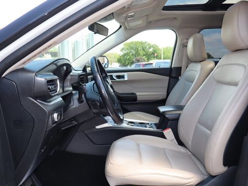 Used 2020 Ford Explorer XLT w/ Equipment Group 202A AWD/4WD image 5