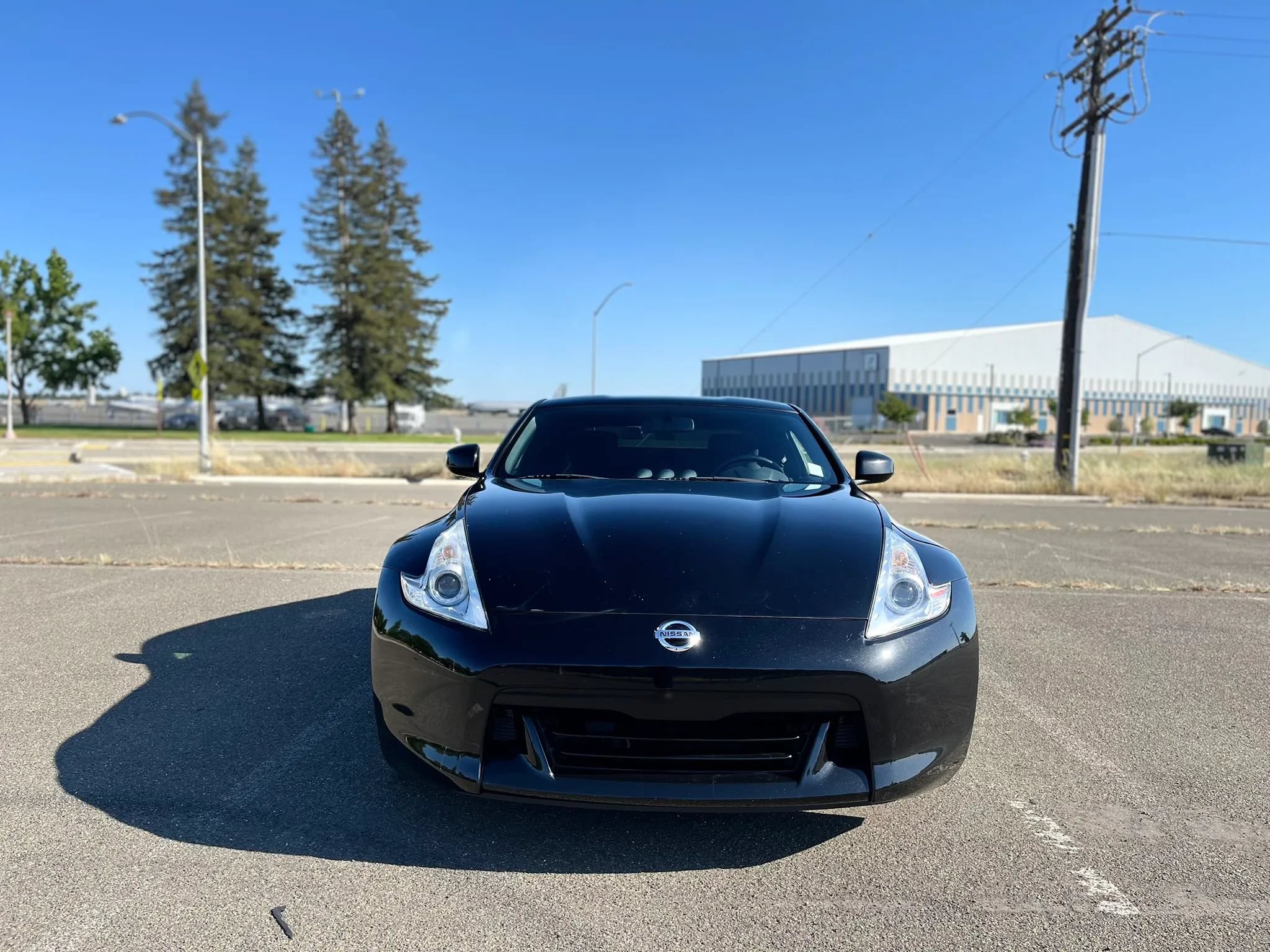 Used 2009 Nissan 370Z Coupe RWD image 2