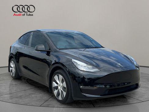 Used 2021 Tesla Model Y Long Range AWD/4WD image 1