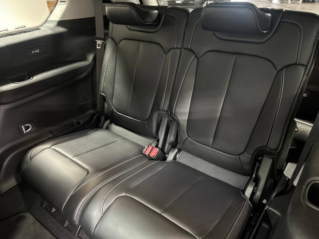 Used 2022 Jeep Grand Cherokee L Limited AWD/4WD image 28