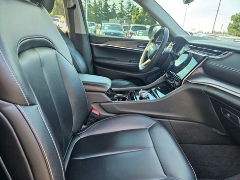 Used 2023 Jeep Grand Cherokee Limited AWD/4WD image 12