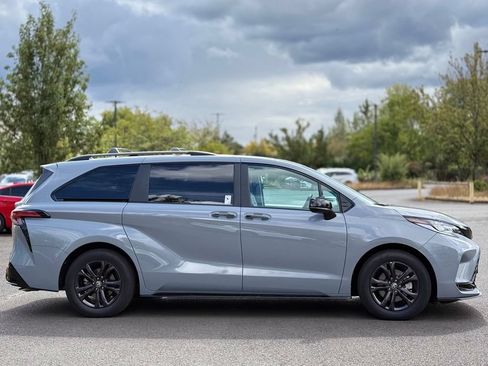 Used 2026 Toyota Sienna XSE AWD/4WD image 6