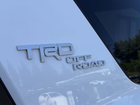 Certified 2019 Toyota 4Runner TRD Off-Road Premium AWD/4WD image 17