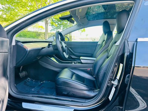 Used 2018 Tesla Model 3 Mid Range RWD image 7