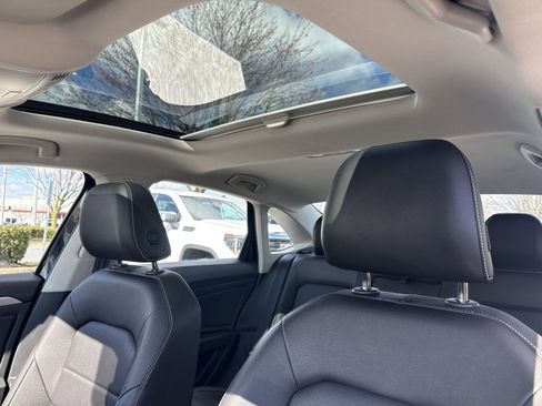 Used 2024 Volkswagen Jetta SE image 21