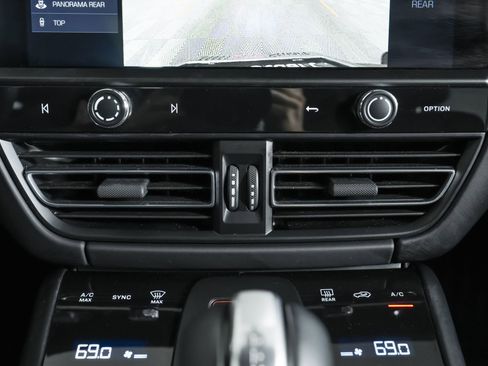 Used 2024 Porsche Macan GTS image 29