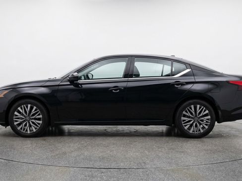 Used 2025 Nissan Altima 2.5 SV FWD image 5