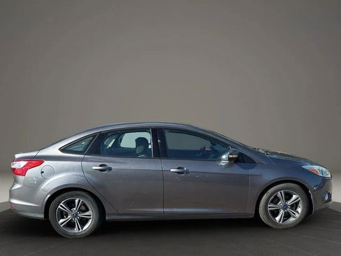 Used 2014 Ford Focus SE w/ SE Sport Package image 4