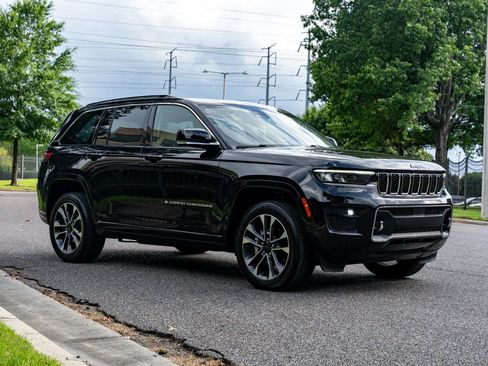 Used 2022 Jeep Grand Cherokee Overland AWD/4WD image 4