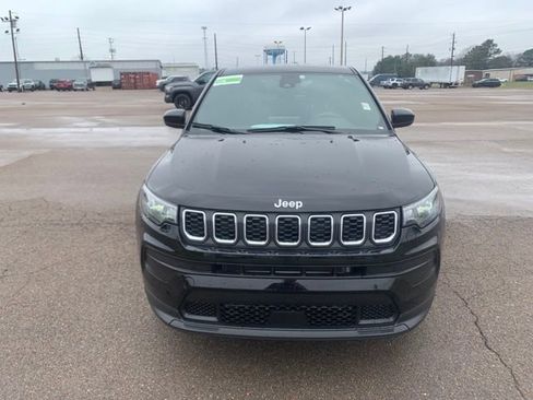 Used 2025 Jeep Compass Sport image 2