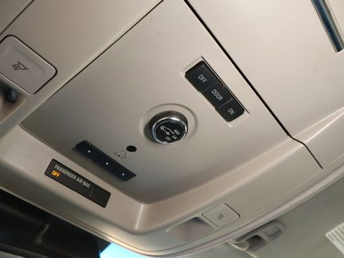 Used 2015 Chevrolet Suburban LT image 22